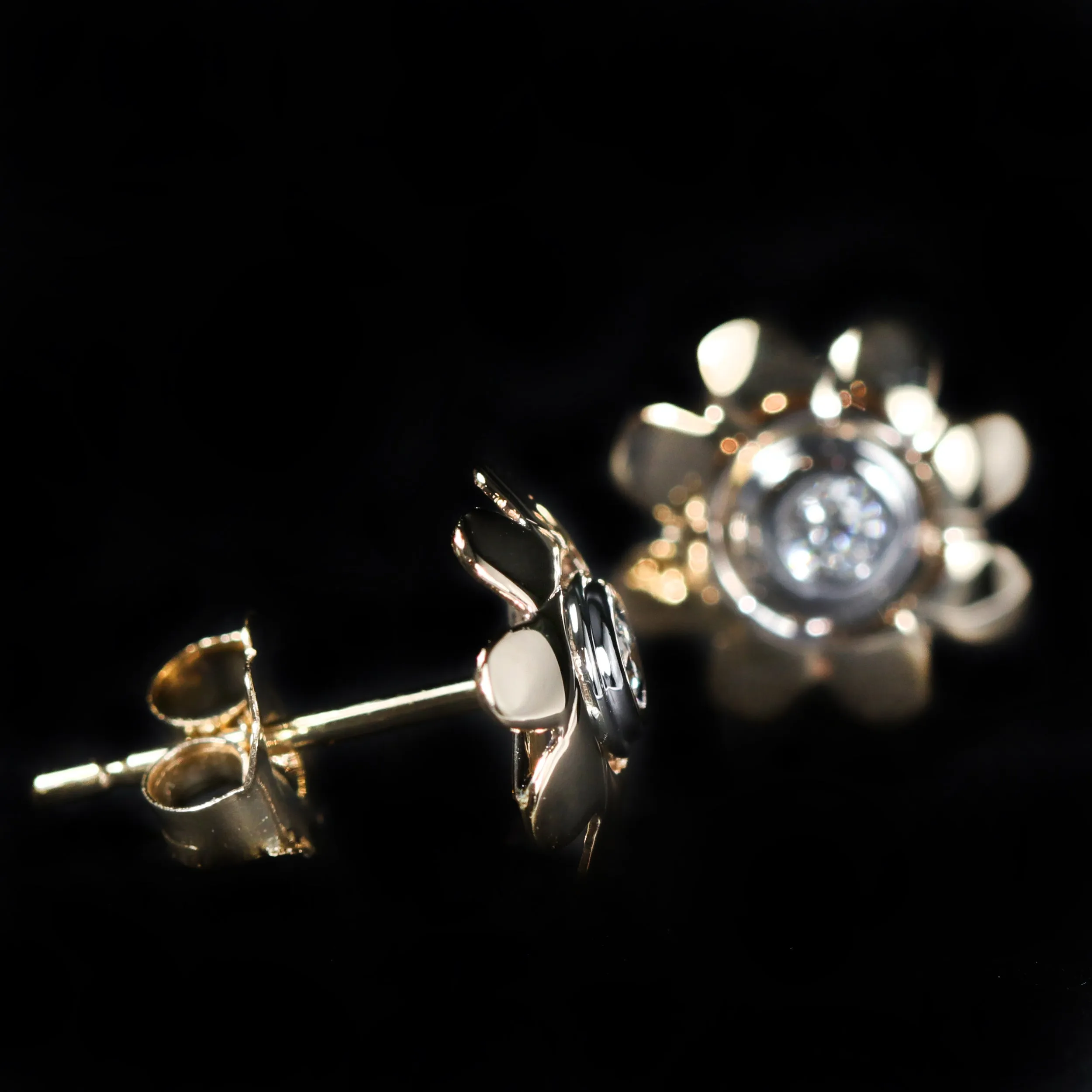 14K Yellow Gold Round Brilliant Cut Diamond Flower Earrings