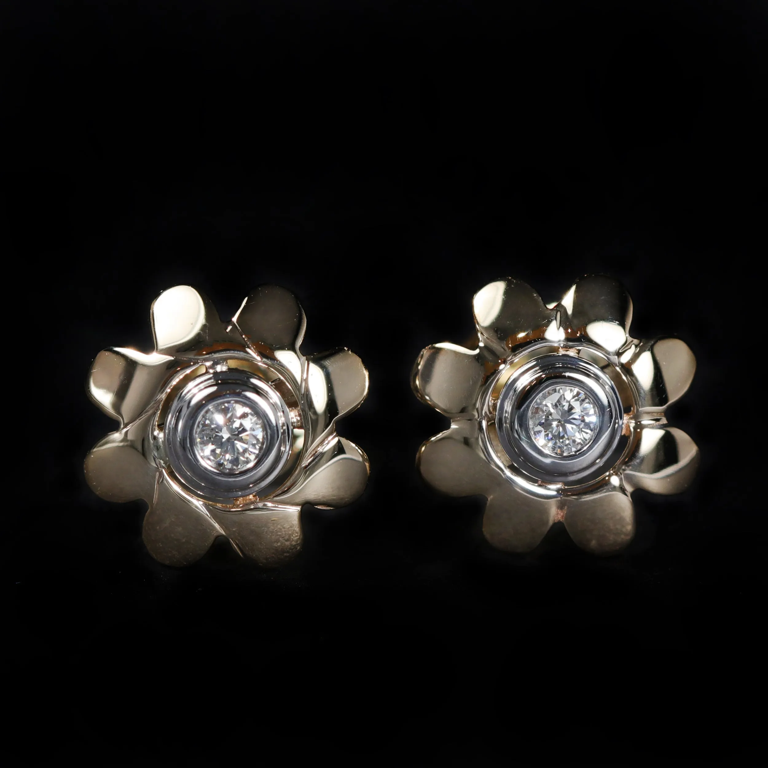 14K Yellow Gold Round Brilliant Cut Diamond Flower Earrings