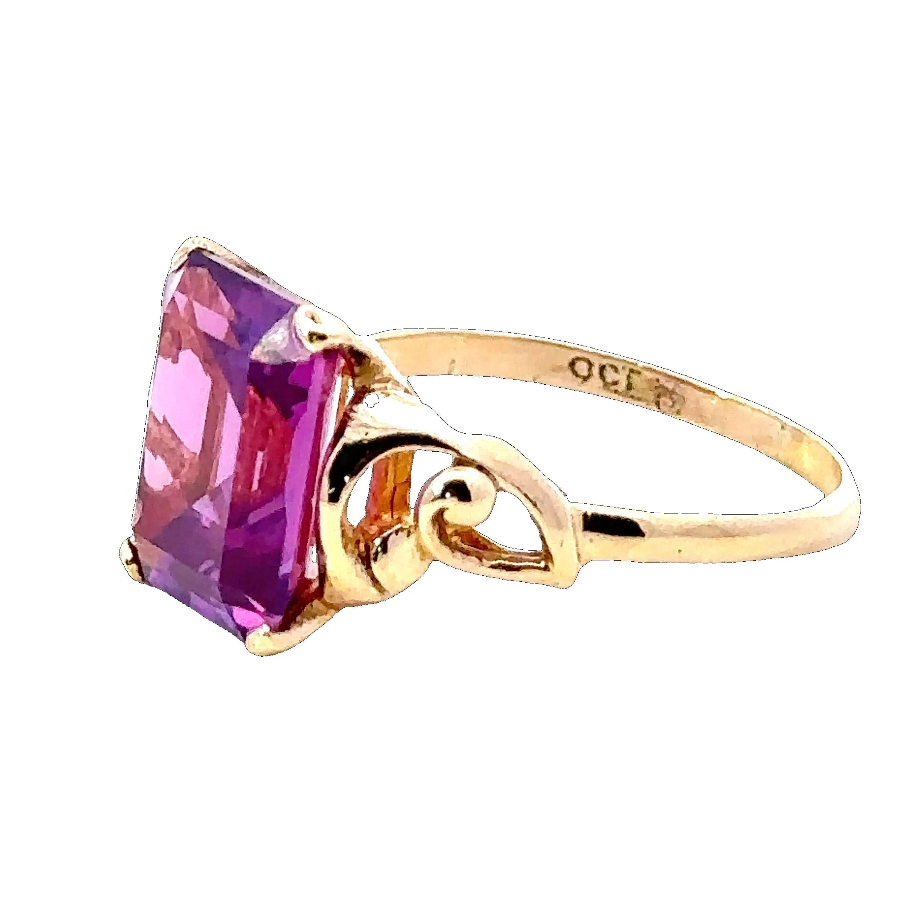 9ct Yellow Gold single stone Synthetic Sapphire Ring