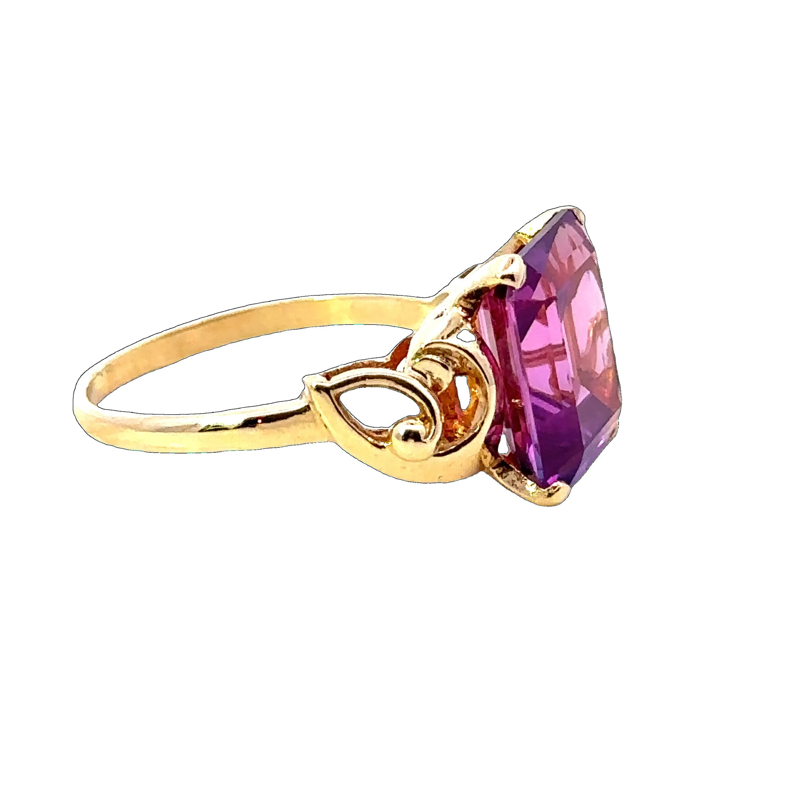 9ct Yellow Gold single stone Synthetic Sapphire Ring