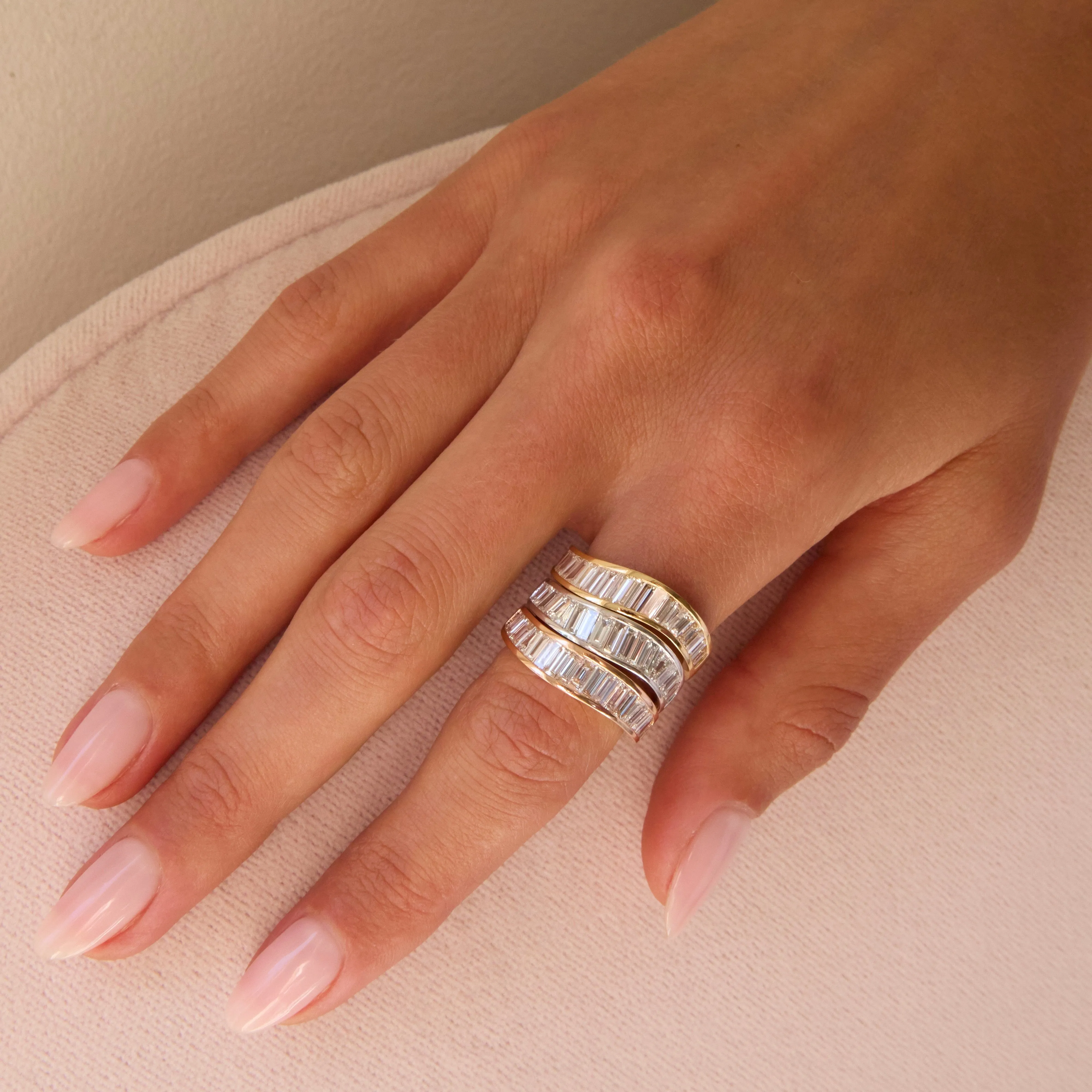 BAGUETTE DIAMOND WAVE RING