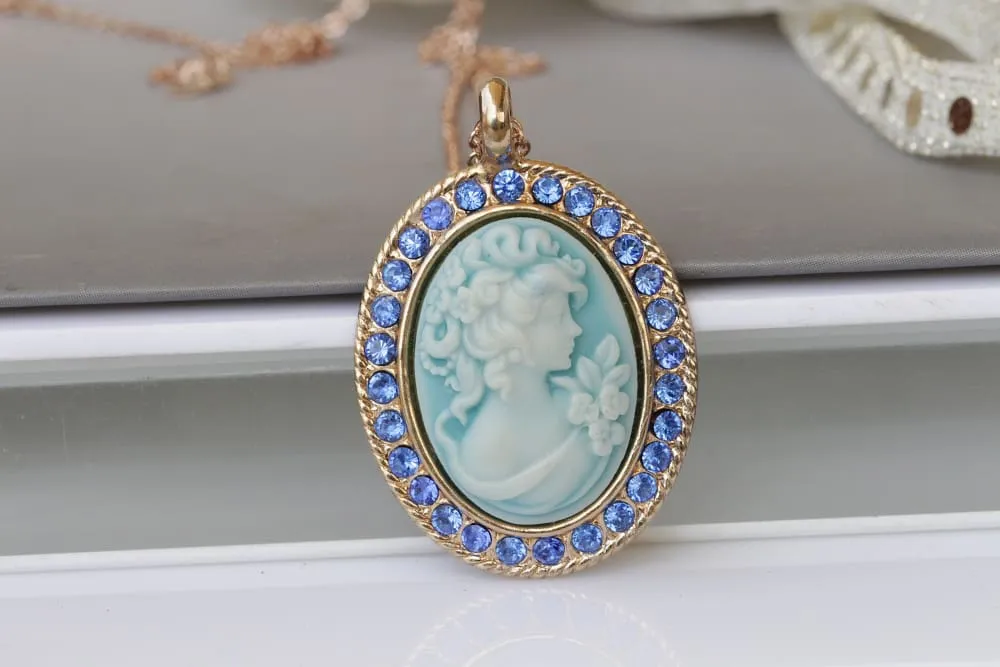 CAMEO PENDANT