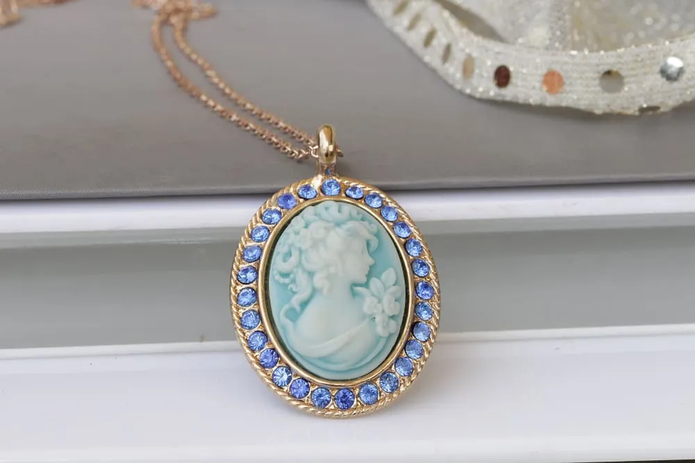 CAMEO PENDANT